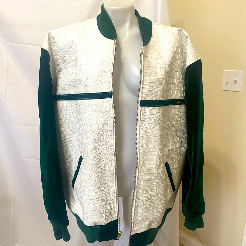 Mens jacket Dark green/white color Fits a 2x Size man Very nice